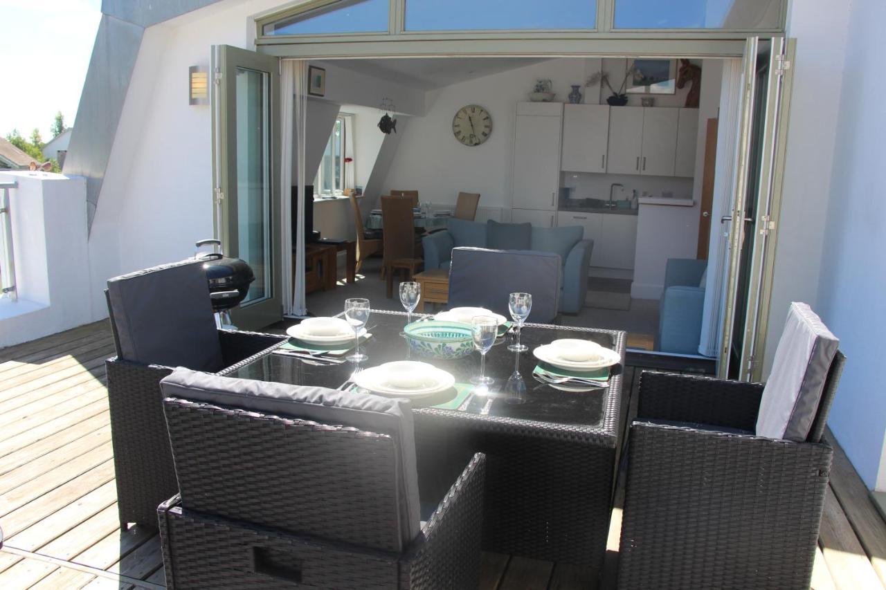 Crow'S Nest Penthouse Apartment With Free Spa Access Somerford Keynes Exterior foto